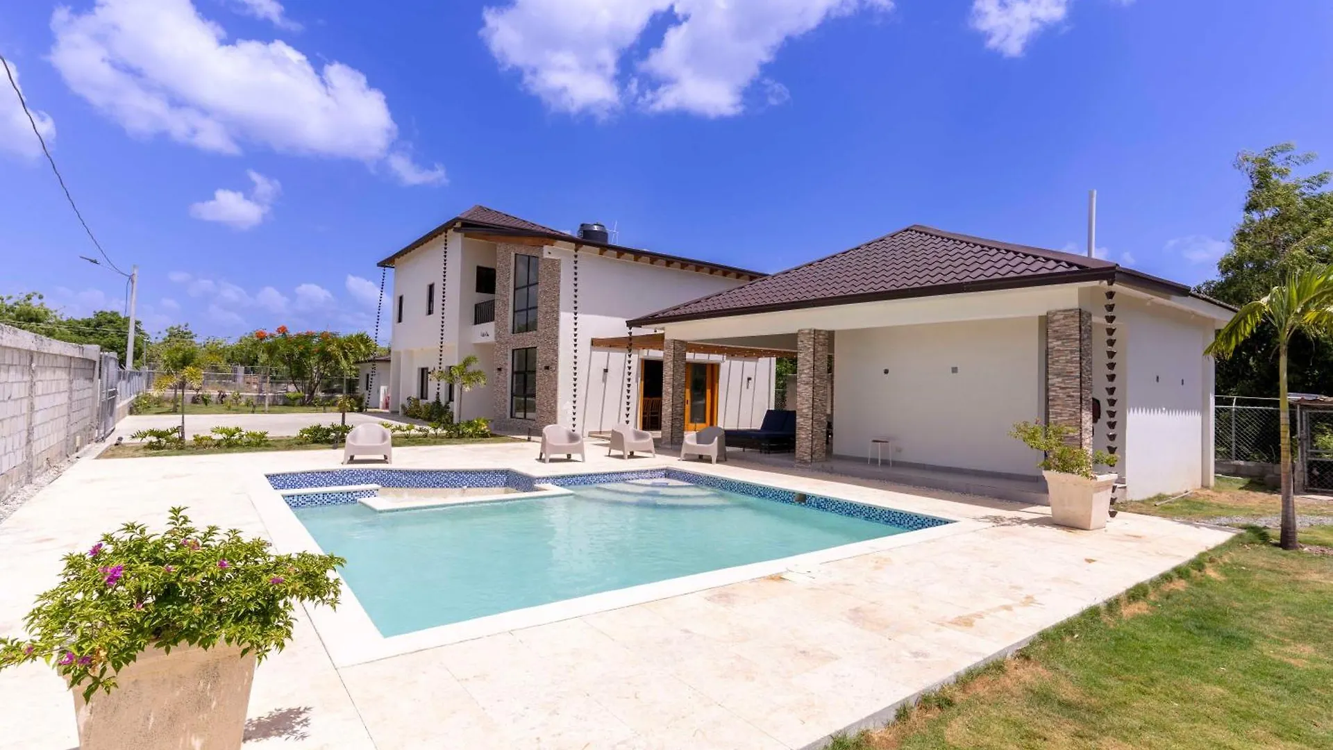 Luxury Beach Villa With Private Pool, Jacuzzi, Beach Club Access With Restaurant & Adventure Nearby Baní