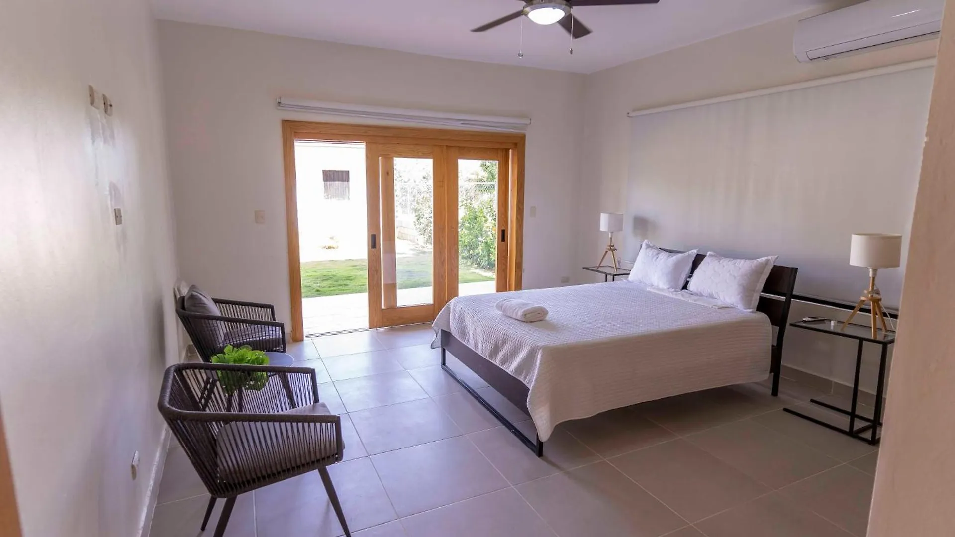 Luxury Beach Villa With Private Pool, Jacuzzi, Beach Club Access With Restaurant & Adventure Nearby Baní