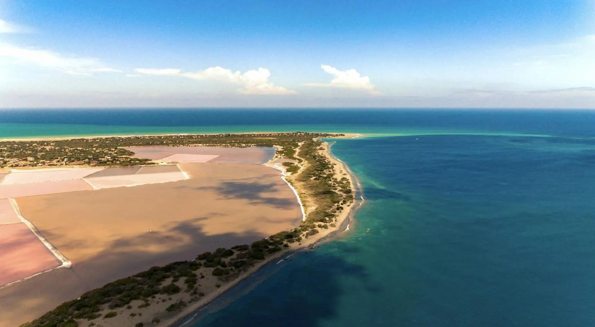 Luxury Beach Villa With Private Pool, Jacuzzi, Beach Club Access With Restaurant & Adventure Nearby Baní